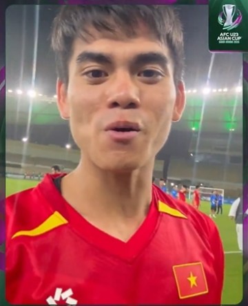 狗子28官网-童年穿磨破的布鞋训练、为踢球绝食三天，这是越南U23队长的故事